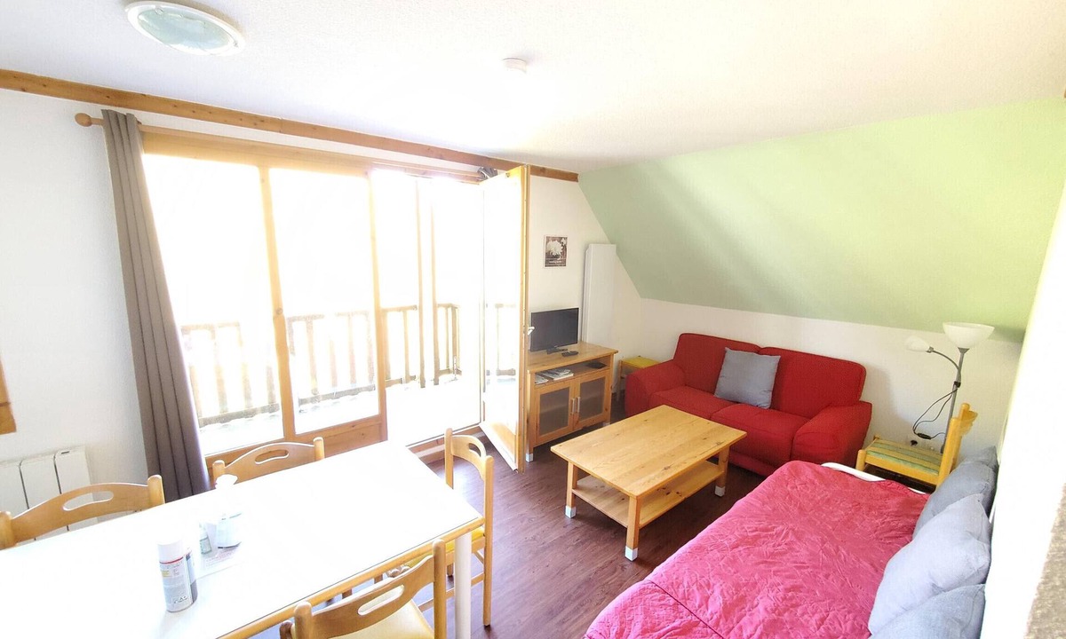 Besse-et-Saint-Anastaise Apartment | 6161B