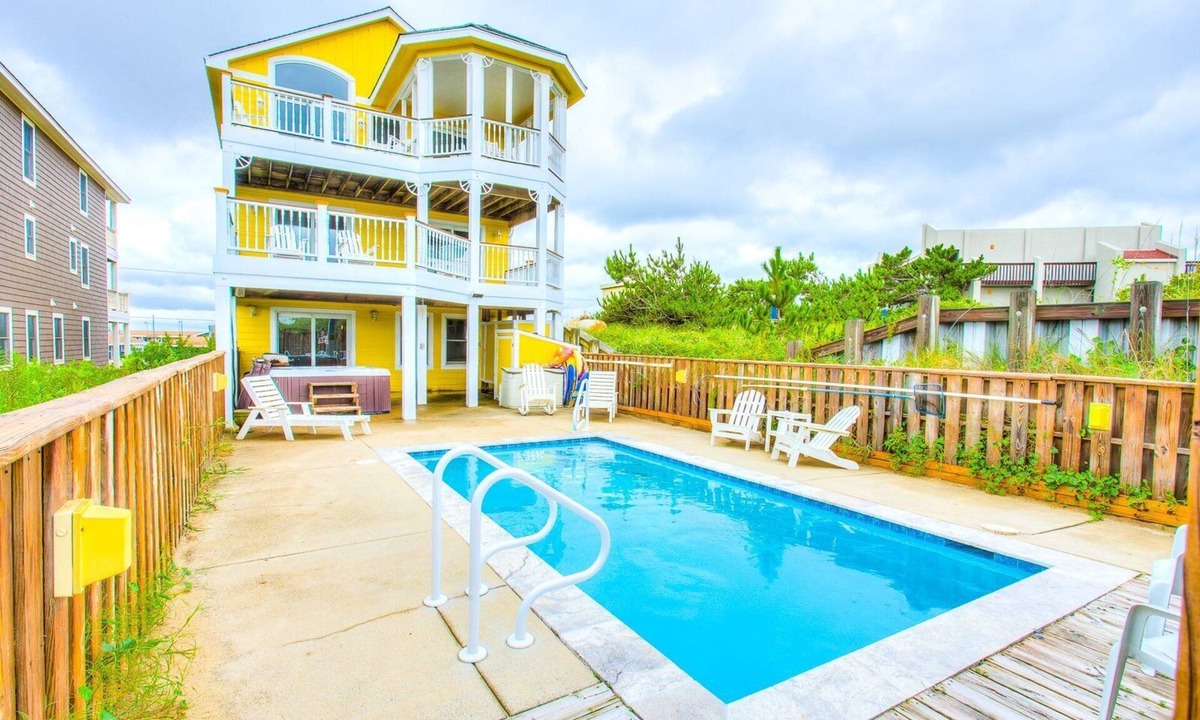 Nags Head House | 6200 Savannah * Oceanfront