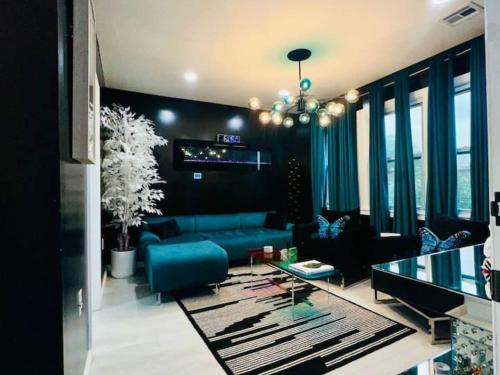 Weequahic House | 625d 7 Large Bedrooms Art-Inspired Art House