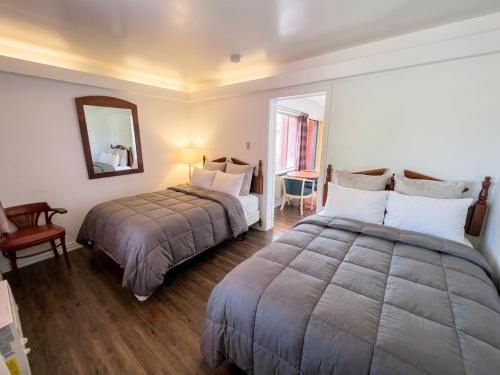 Niagara Falls Hotel | 6267 Persepolis Inn