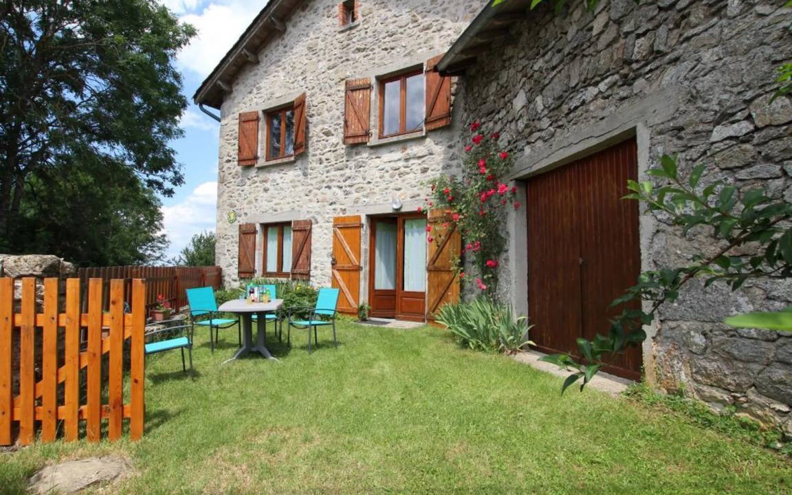 Jullianges House | 65 m² House ∙ 2 bedrooms ∙ 5 guests