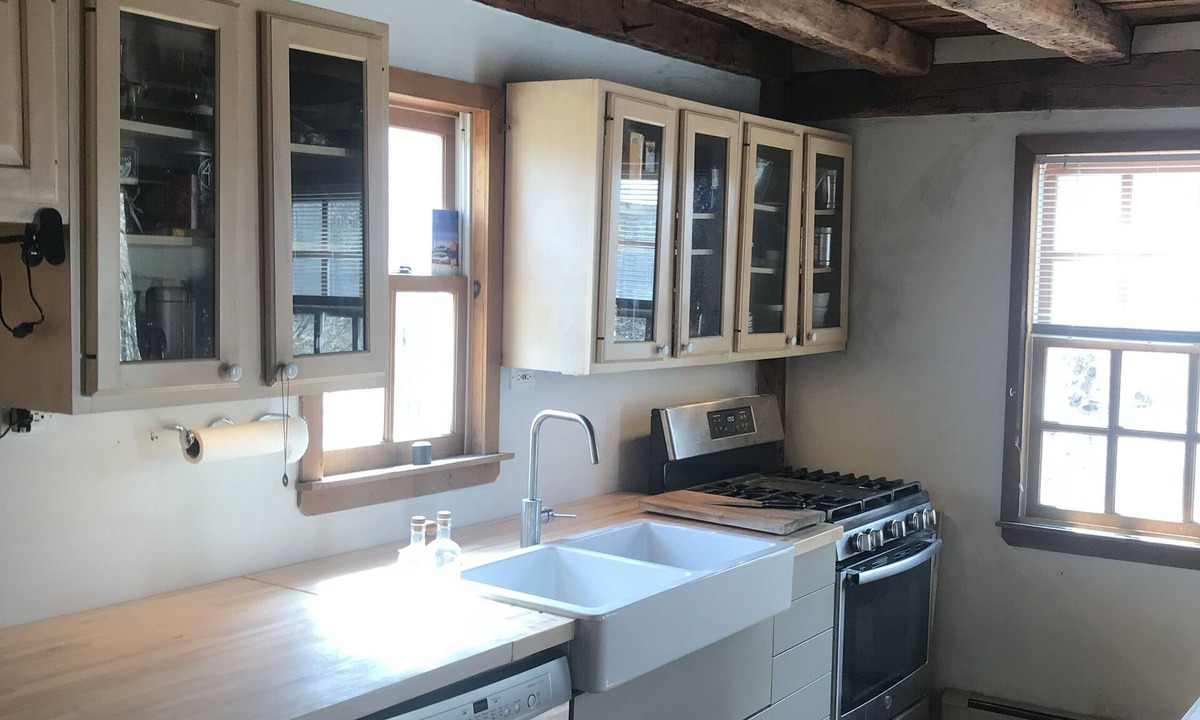 Shelter Island Cottage | 650 YARDS TO SUNSET BEACH !