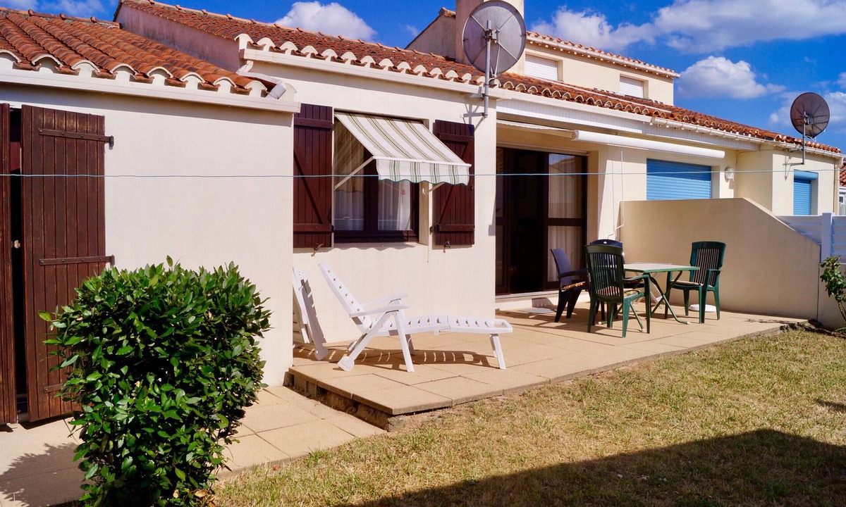 Saint-Gilles-Croix-de-Vie House | 650m from the beach - house for 4 people