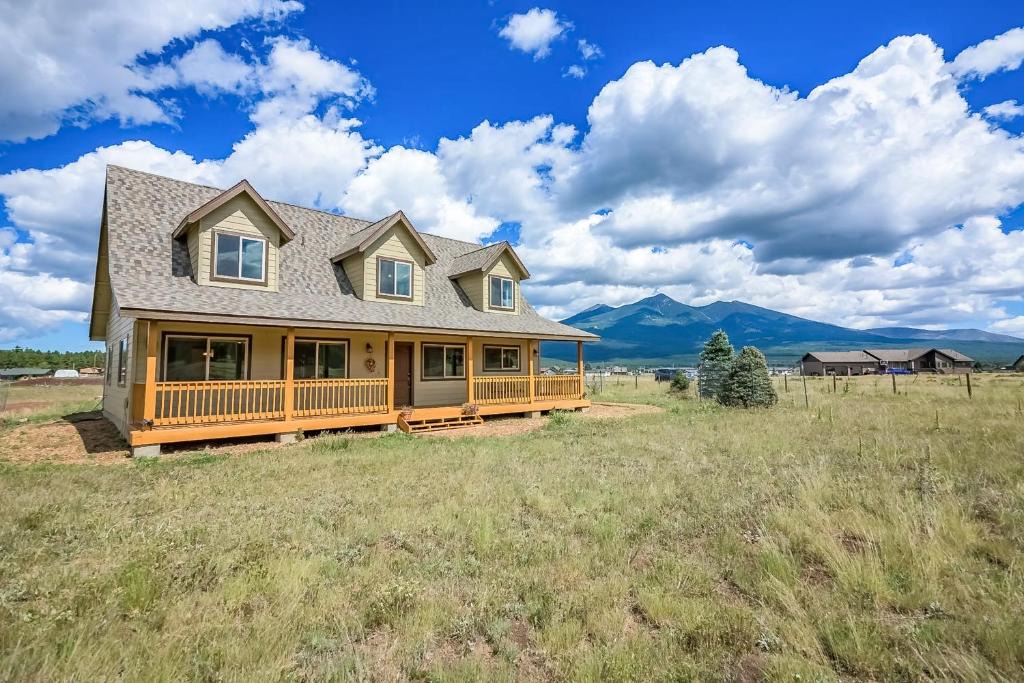 Baderville House | 6555 N Chambers Dr
