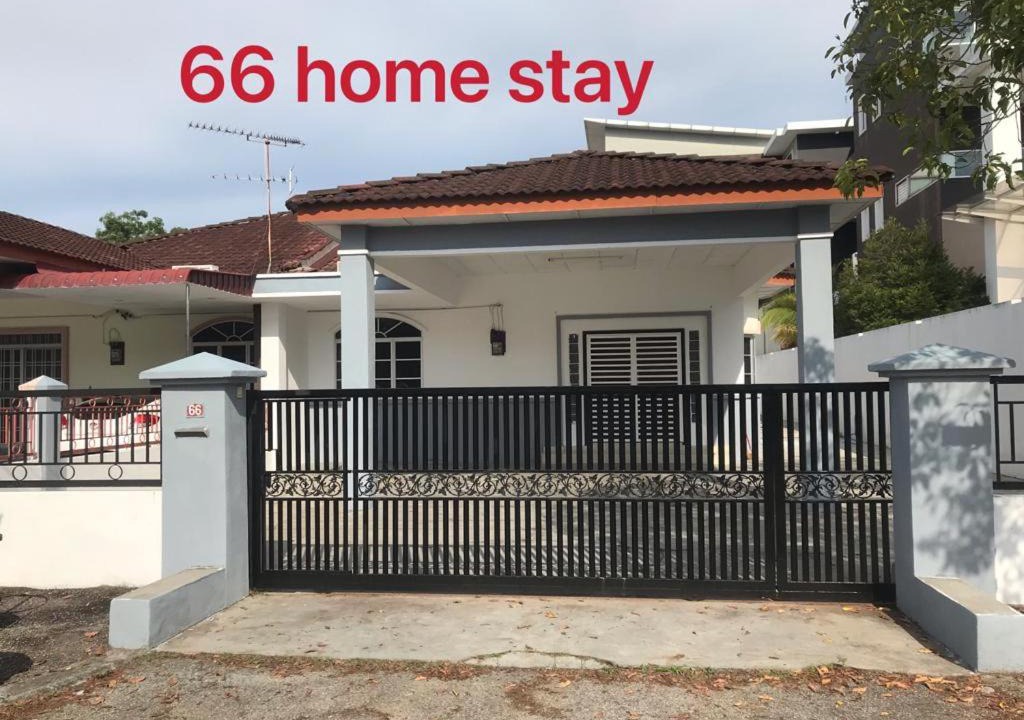 Durian Sebatang House | 66 Semi-D Homestay