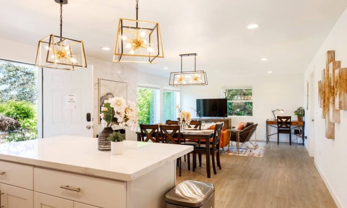Green Lake House | 6615 Lower · 3b2b Lower Unit w/Gorgeous Green Lake View