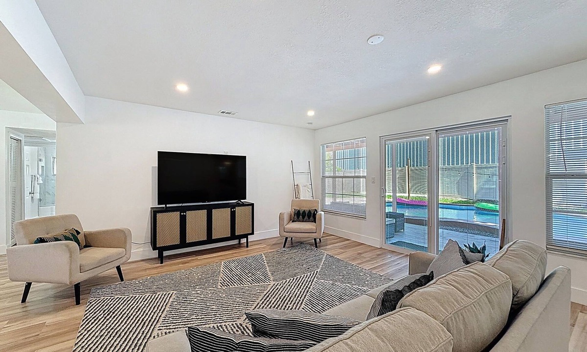 Orient Park House | 6616 Travis Blvd Summ