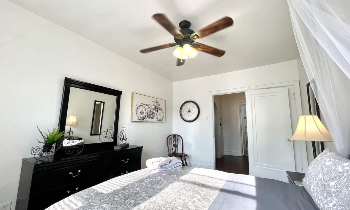 St. Louis Apartment | 6653 2S | Jewel of Central St. Louis