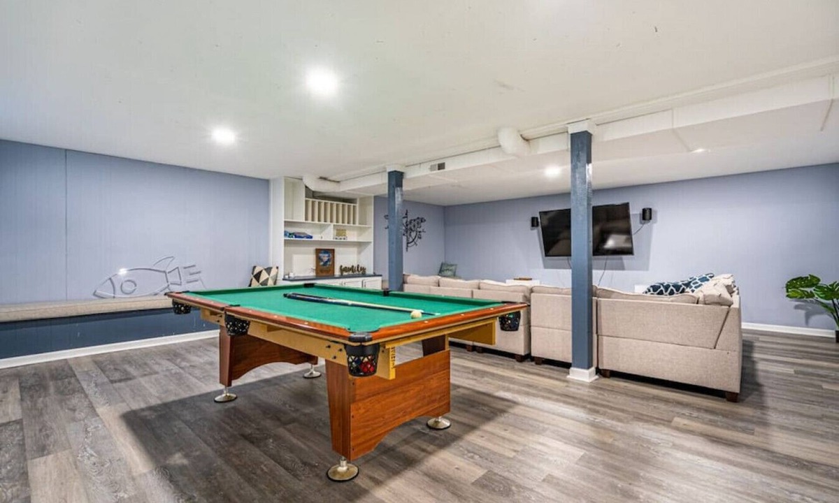 Huntsville House | 6807 Jones Valley · ֍The Strata֎ 4000 SQ Feet, 6 BR, Pool Table