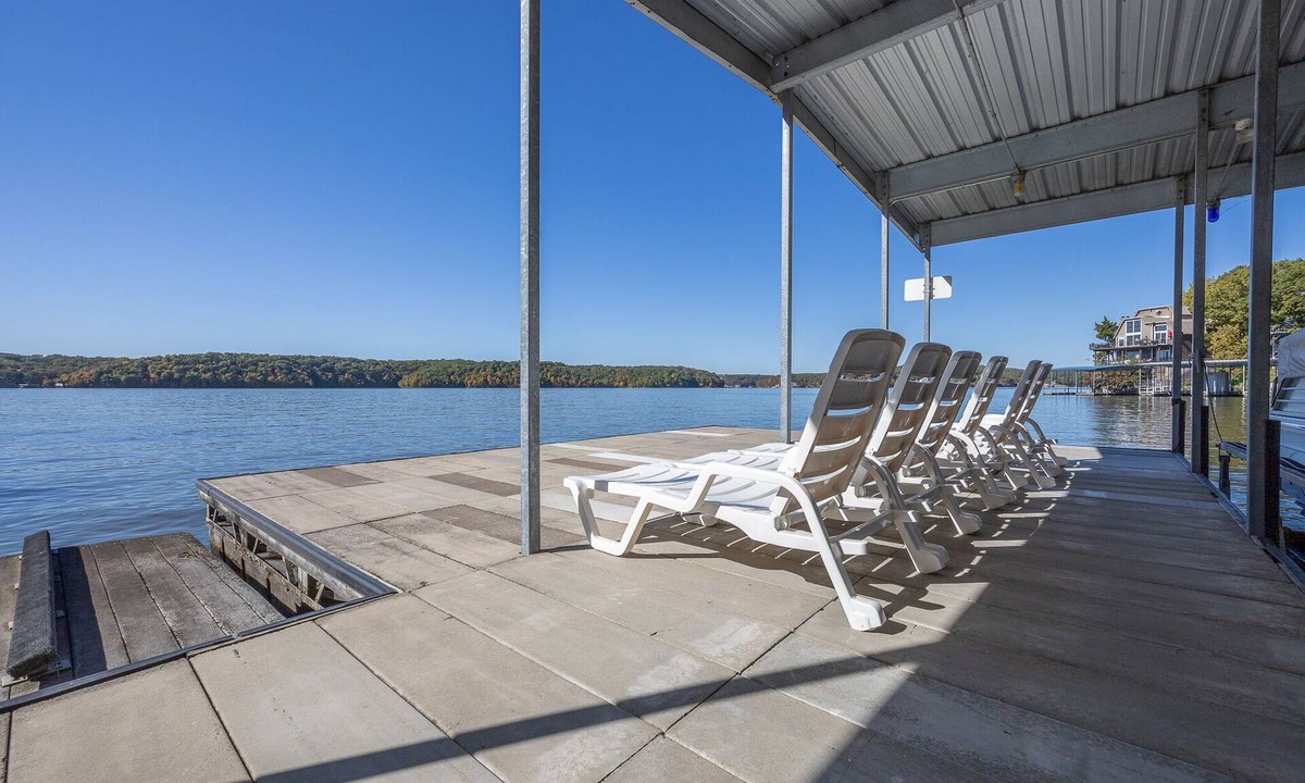 Osage Beach House | 6906 Elbow Cay - Lakefront House with Hot Tub