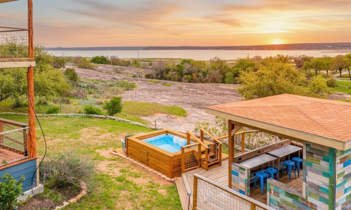 Buchanan Dam House | 6b/4.5b Pool w lake views, 3 acres, lake access