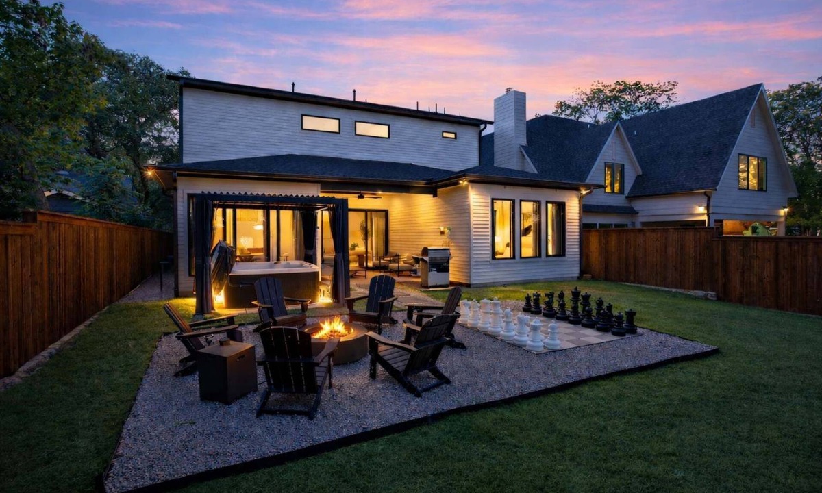 Little Forest Hills House | 6BD/5BA of Modern Elegance | Cinema, Games, HotTub