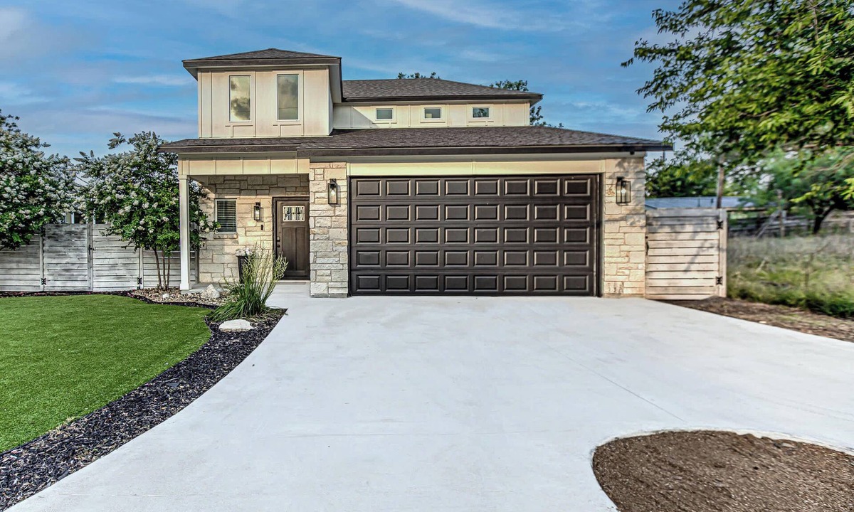 Cottonwood Shores House | 6BD Retreat for 14 Fire Pit | Patio | Lake Access