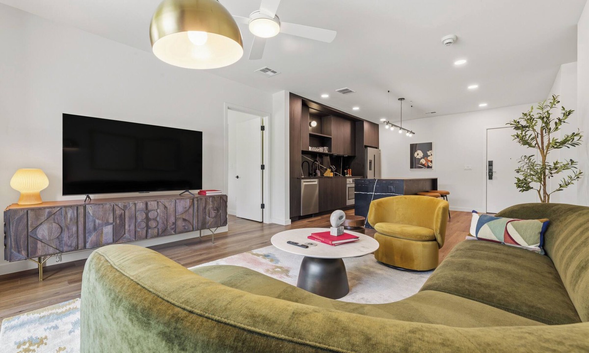 South Lamar Hotel | 6BDR, Brand New Hotel w/Pool + Rooftop | The Code by AvantStay