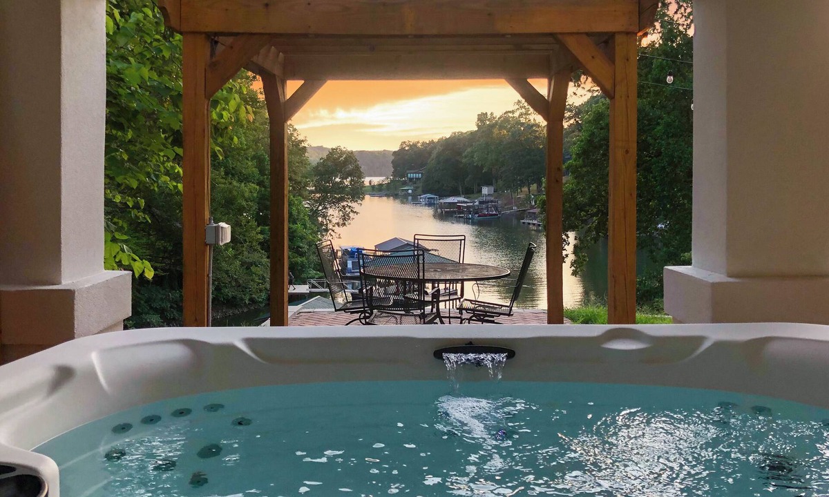 Barium Springs House | 6BDR Private Dock, Game Room, Sauna, Hot Tub | Hummingbird Home by AvantStay