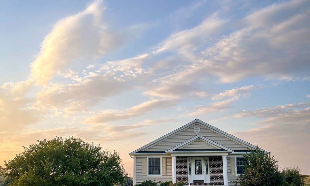Kearney House | 6BR/2.5BA Home on Retreat-like Acreage