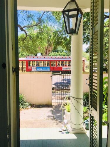 Mid-City House | 6BR 3 BA HUGE, Balcony, Cemetery, Streetcar sleeps 14!