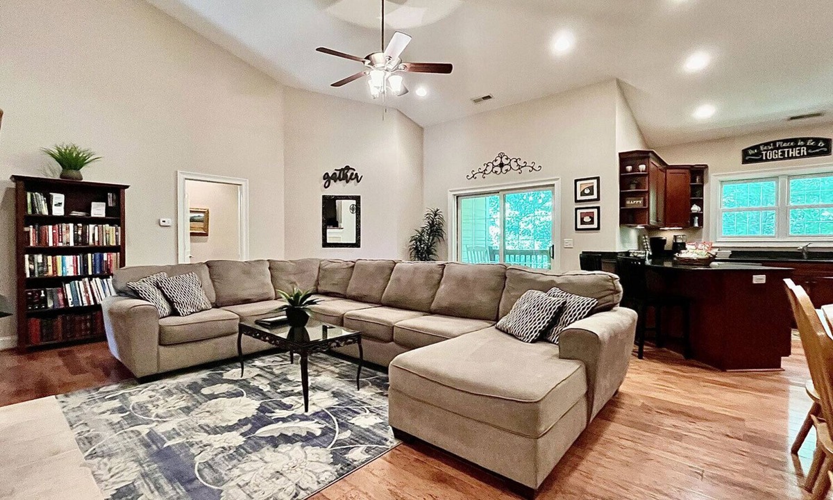Arden House | 6br/4ba Home w/Game Rm - weekly & monthly rates available