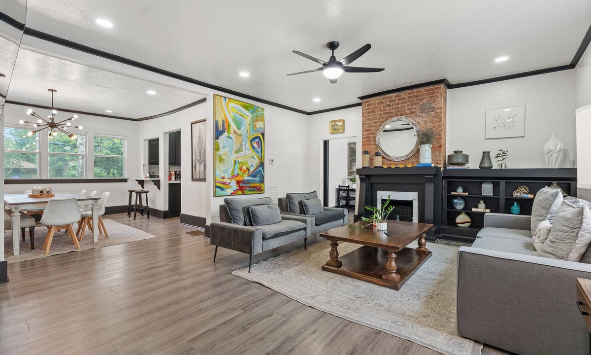 Central Oklahoma City House | 6BR | 5 mins OCU | Sleeps 16, full kitchen, Wi-Fi