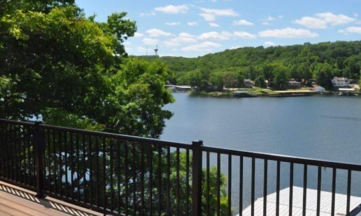 Lake Ozark House | 6BR/5BA LUXURIOUS LAKEFRONT HOME-Highly Desired Location-Sleeps 20