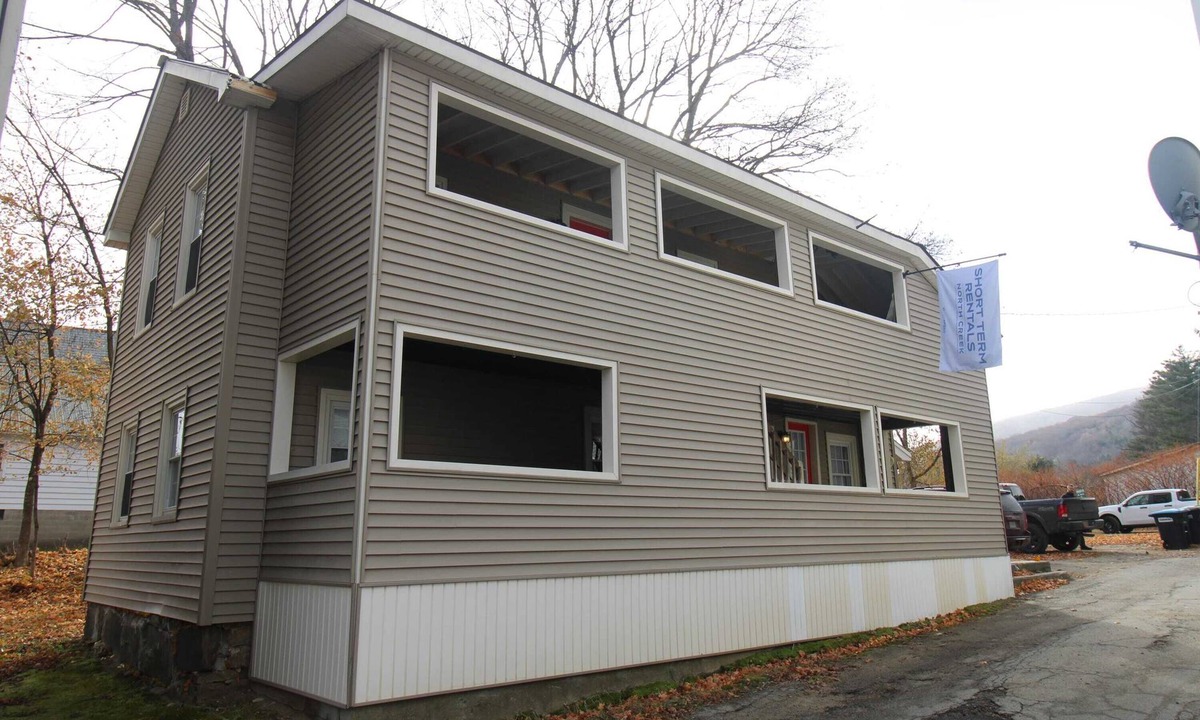 North Creek House | 6BR Downtown Duplex Walk to Gore & Main St | Porches, Game Room | Sleeps 12
