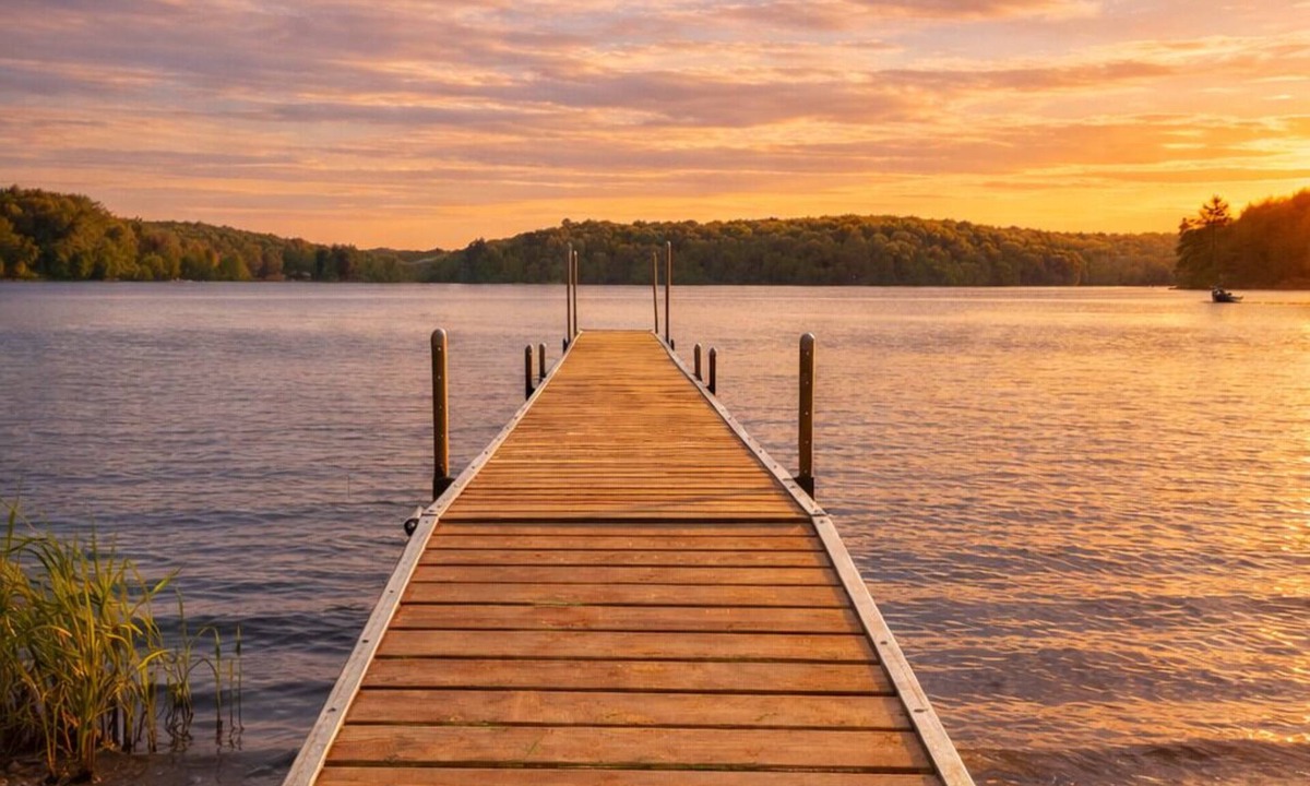 Windermere Cottage | 6BR Lakefront Muskoka Sunset Retreat w/Hot Tub, Dock & Firepit