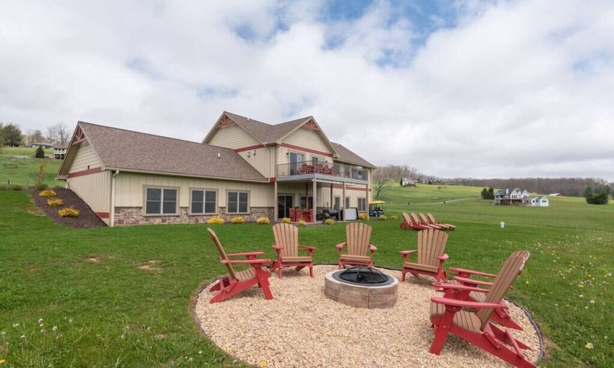 Waterfront Greens House | 6BR Luxury Lakeside Escape w/Indoor Pool/Dock*