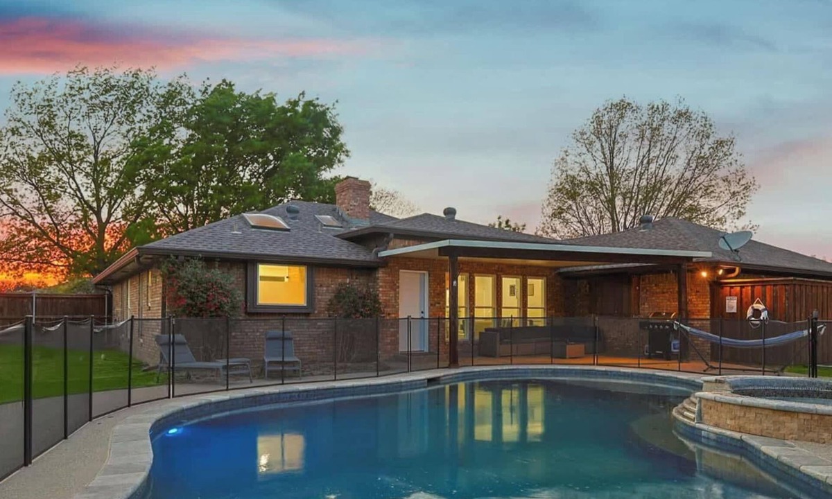 Denton House | 6BR Retreat w/Pool, Spa + Guest House