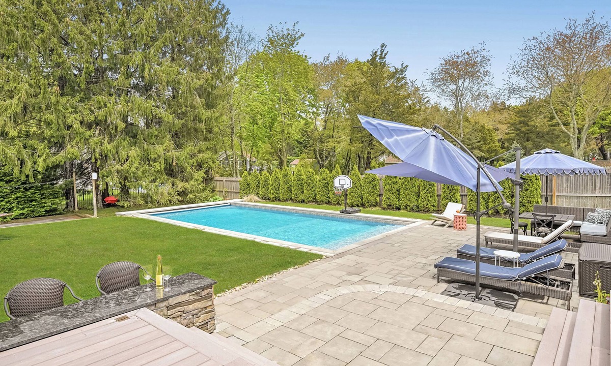 Southold House | 6BR, Saltwater Pool - open! DISCOUNTS avail for Mother’s Dat, MDW and August!