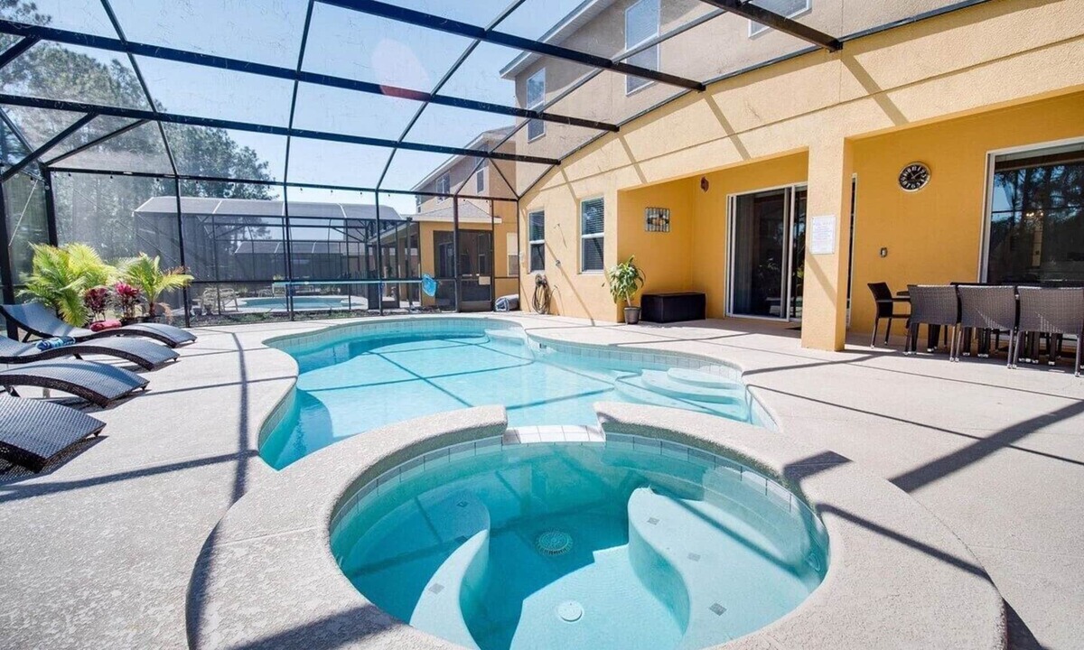 Watersong House | 6BR Villa, Sunny Pool & Spa, Cinema, Arcade & Games