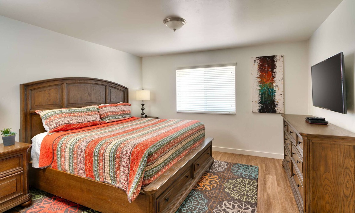 Moab South Valley Condo | 6H Spacious Moab RedCliff Condo, POOL & HOT TUB
