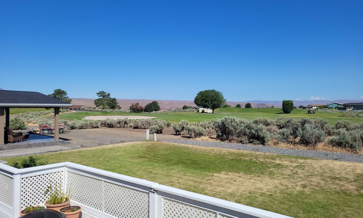 Desert Aire House | 6th Hole Loop in Desert Aire