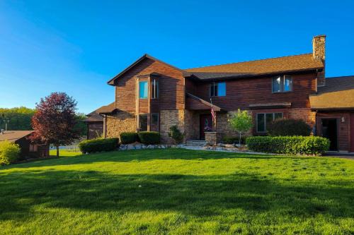 Rapid City House | 7,000 Sq Ft! Private Rapid City Estate w/Pool