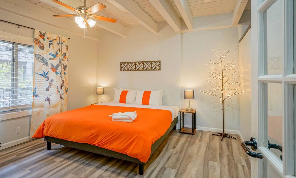 West Old Town Apartment | #7: 2bd/1.5ba, Newly Remodeled, Walk to Old Town