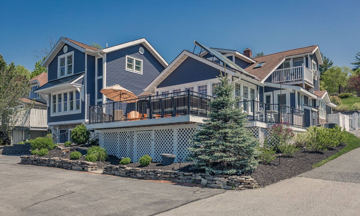 Saratoga Springs House | 7 bed 7 bath: Lakeside home minutes from downtown