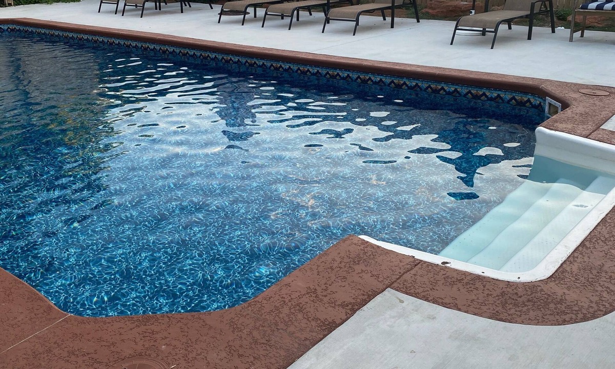 Norman House | 7 bedroom , 5.5 bathrooms, close to campus, 5 king beds, 1 queen bed, 2 full bed