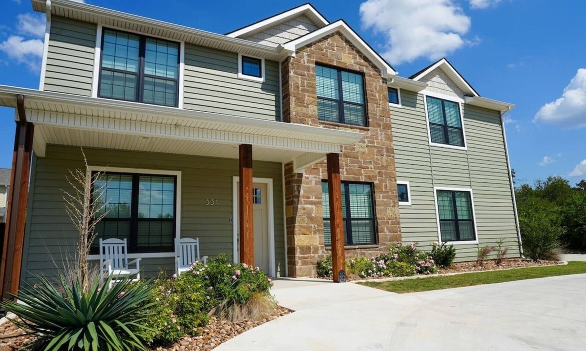 Stephenville Villa | 7 Bedroom 7.5 Bathroom Stephenville Villa