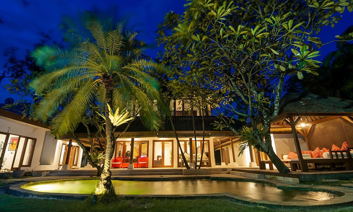 Central Seminyak Villa | 7 BEDROOM/9 BEDS, Last Minute Deal 50%+ OFF! GREAT VALUE, 5 LUXURY