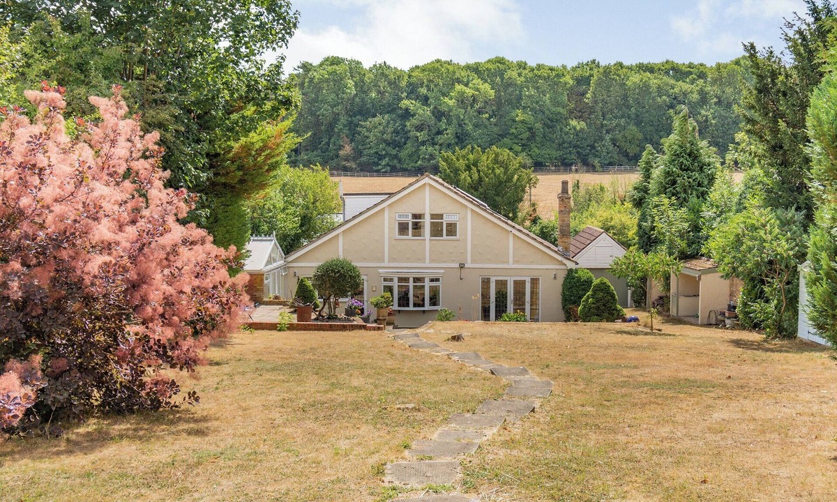 Fawkham Cottage | 7 bedroom accommodation in Dartford