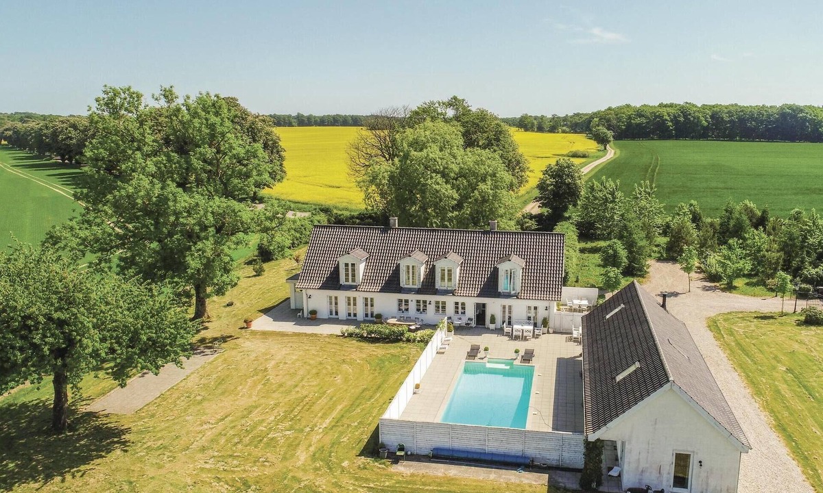 Ryslinge House | 7 bedroom awesome home in ørbæk