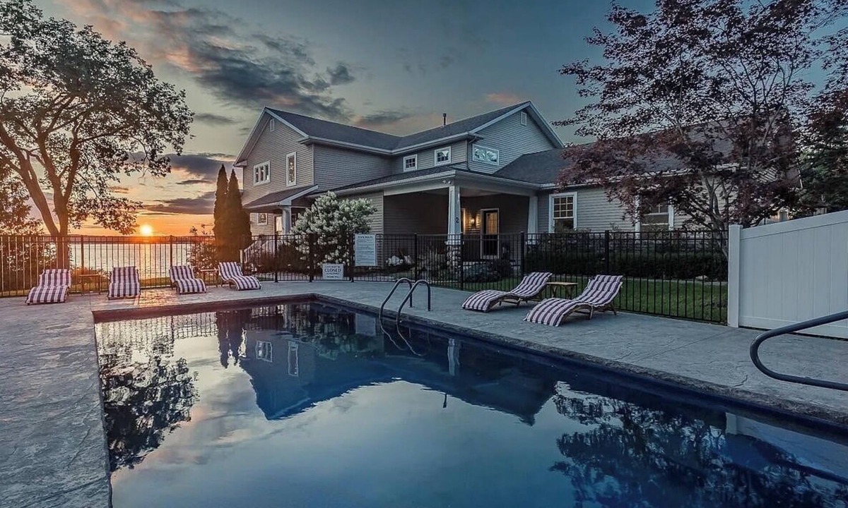 Saratoga Springs House | 7 Bedroom Lake House W/2 Bunk Bed Cottage & Pool