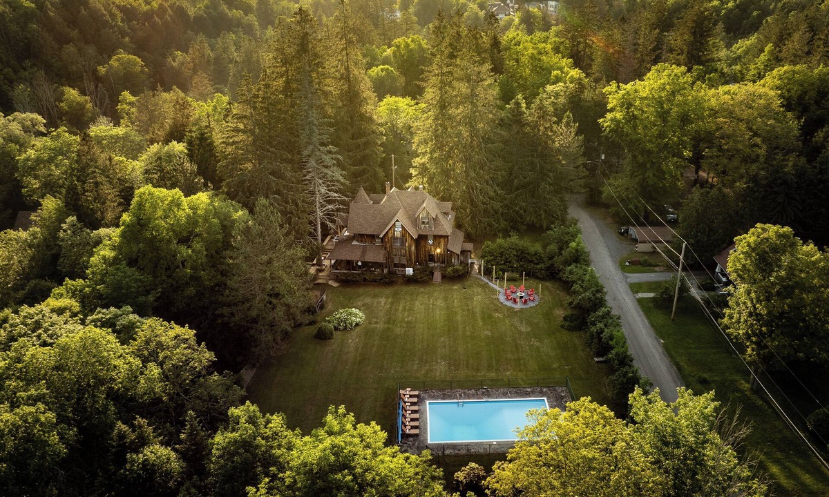 Fleischmanns House | 7-bedroom Mountain Mansion of Belleayre! + POOL, SAUNA, GAME ROOM, AC and MORE