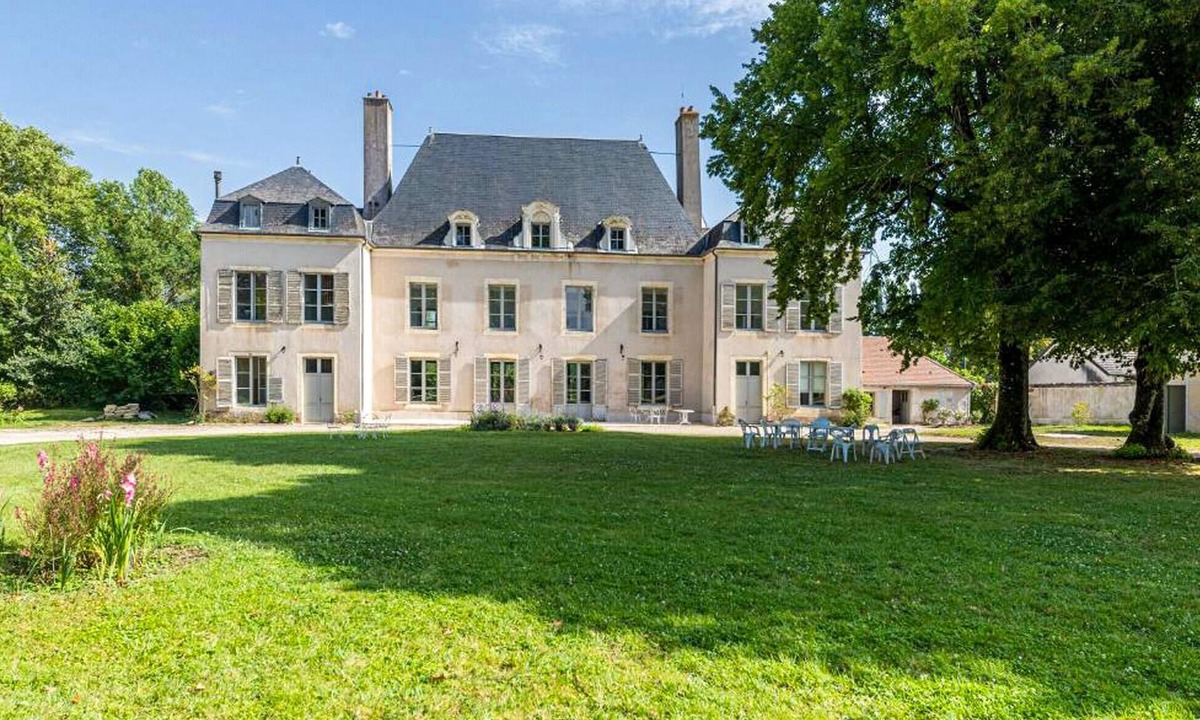 Marmagne House | 7 bedroom nice home in Marmagne