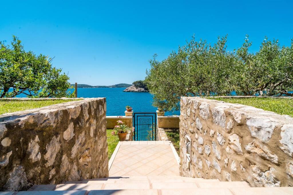 Stikovica Villa | 7-Bedroom Villa Sí with Private Sea Access