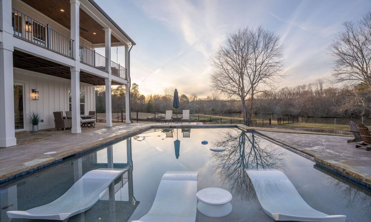 Eatonton House | 7 Bedrooms King Suites Heated Pool Dock Kayaks