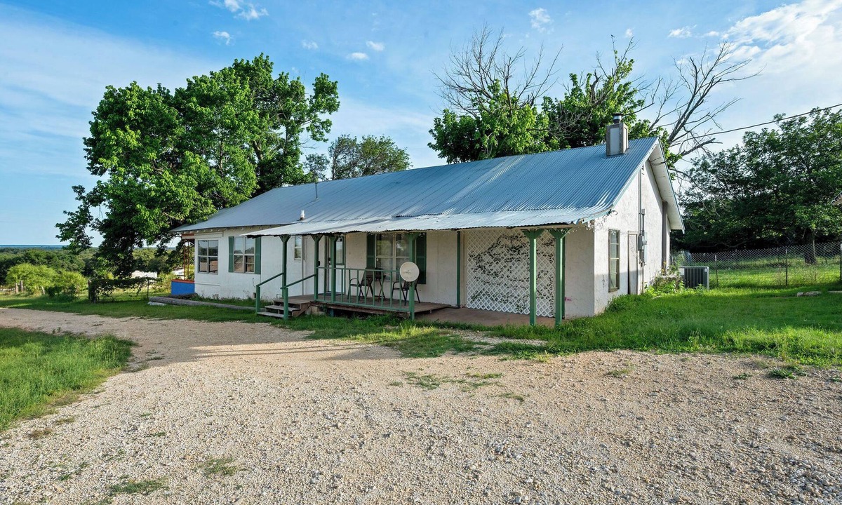 Hico House | 7 Hico Glamping Petting Zoo Campfire Fossil Rim