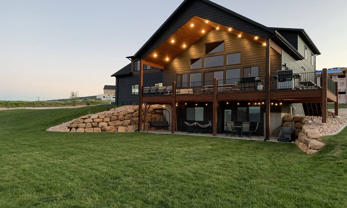 Cherimoya Hill Cabin | 7 King Beds! Private Hot Tub, Pickleball Court, SUP’s, Ping Pong and Air Hockey