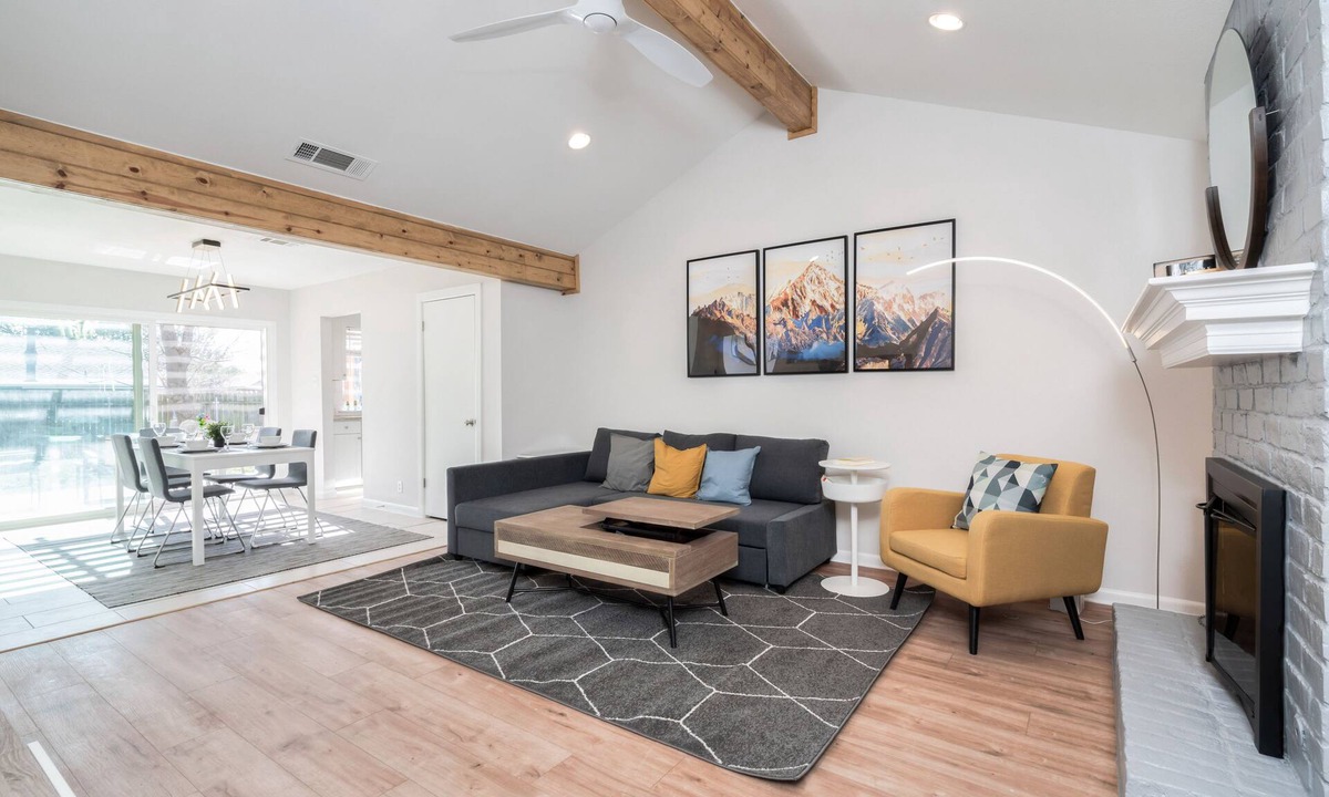 Austin House | 7 mi to DT✔house in 3B/2B✔2 king beds ❄shaded patio❤️pet friendly& garage park