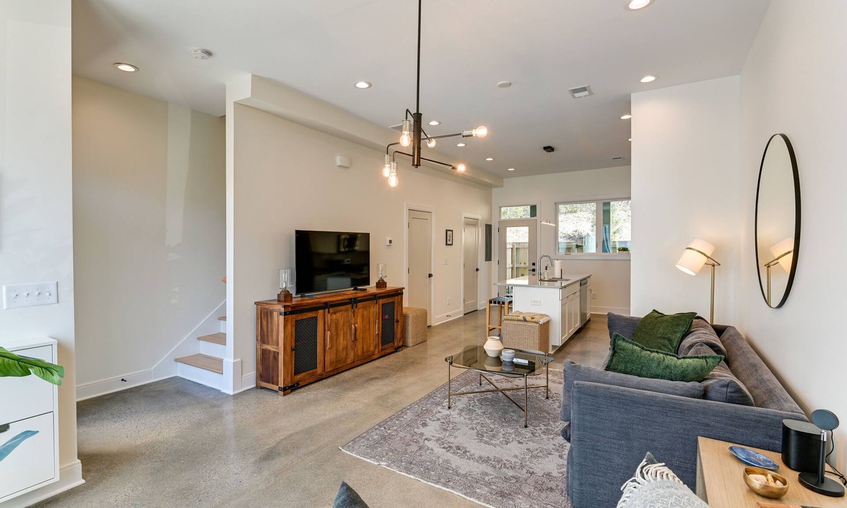 Dickerson Road House | 7 Mi to Dtwn Nashville: Modern Madison Townhome