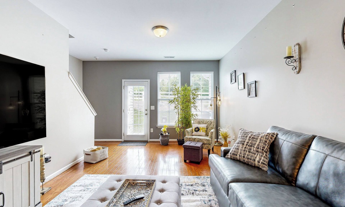 Winston - Salem House | 7 Mi to Dtwn Winston-Salem! Townhouse w/Pool